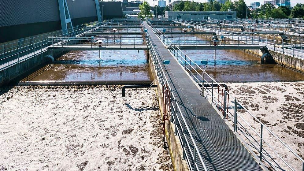 L'istituto di ricerca sulle acque Eawag utilizza le acque reflue dell'impianto di trattamento delle acque reflue di Werdhölzli a Zurigo come sistema di allerta precoce per il Covid.