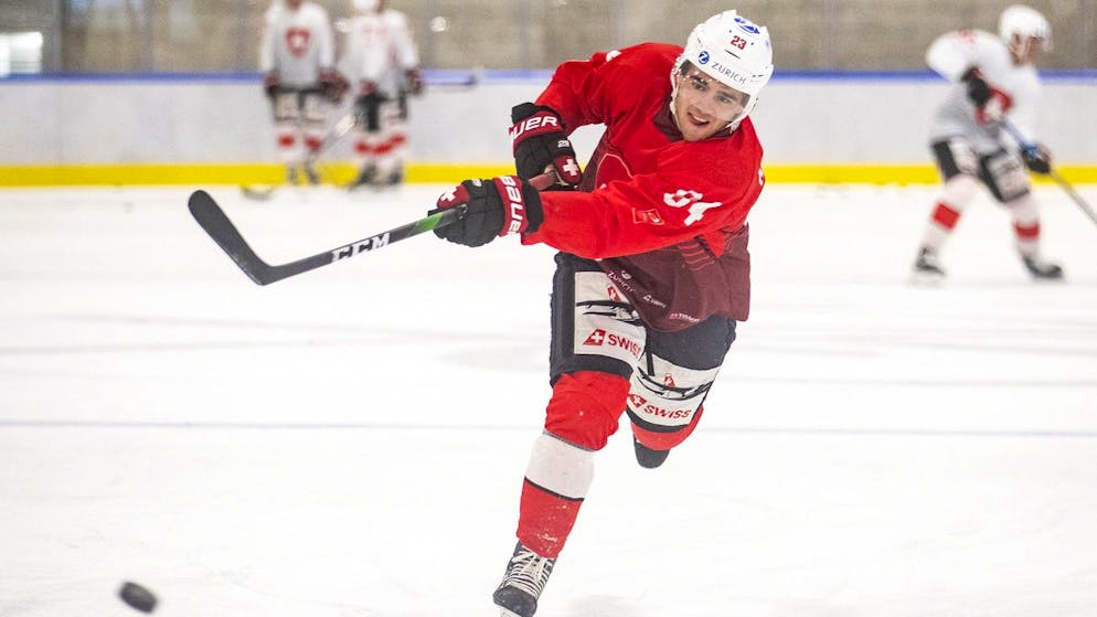 Nico Hischier waehrend dem Training im Prospect Camp der Schweizer Eishockey Nationalmannschaft, am Sonntag, 26. Juli 2020 im Sportzentrum OYM, in Cham.(KEYSTONE/Alexandra Wey)