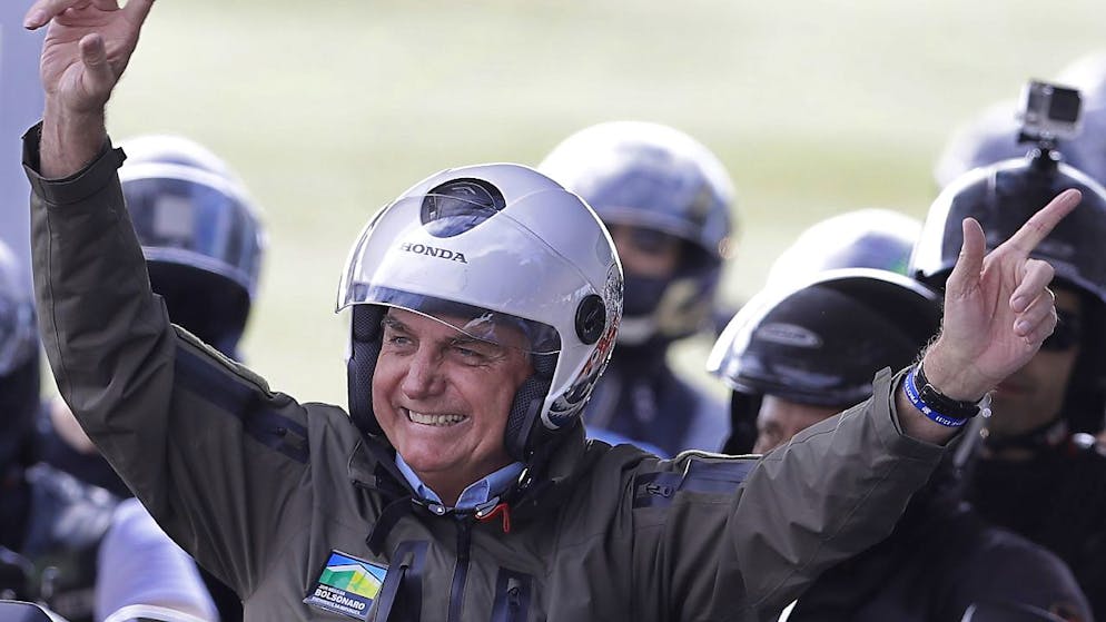 Jair Bolsoanro s'è fatto un giro in moto per la festa della mamma