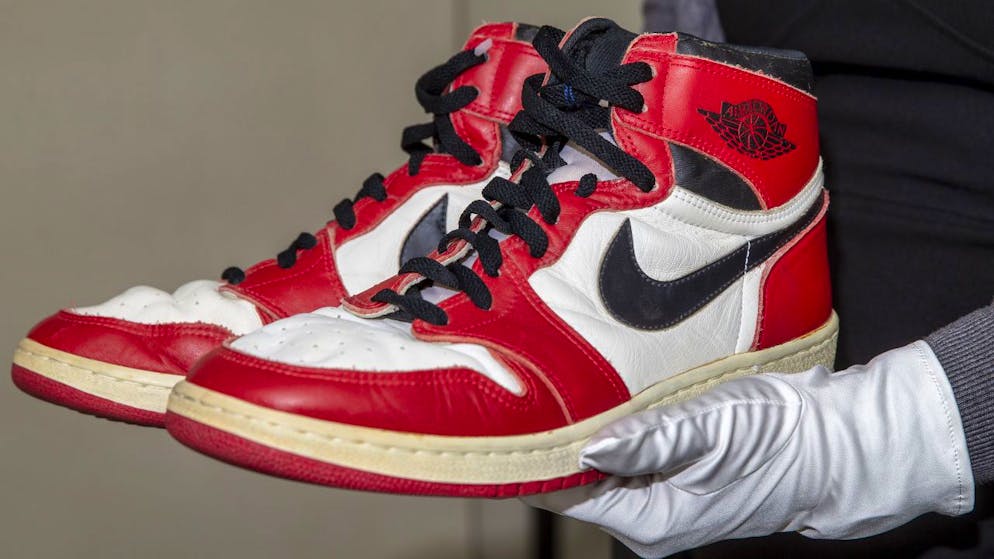Aste: scarpe Michael Jordan vendute a 138'600 franchi blue News