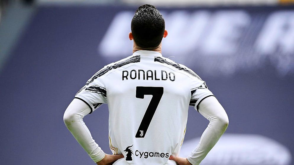 La "7" del bomber portoghese è stata pagata di più della "10" del campione argentino.