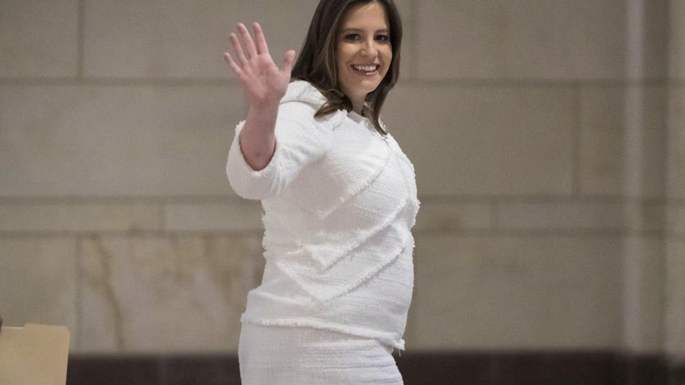 Elise Stefanik, la deputata repubblicana sostenuta da Donald Trump, è stata nominata presidente della conferenza dei repubblicani alla Camera dei Rappresentanti, l'incarico da cui è stata estromessa Liz Cheney per le sue critiche all'ex presidente.