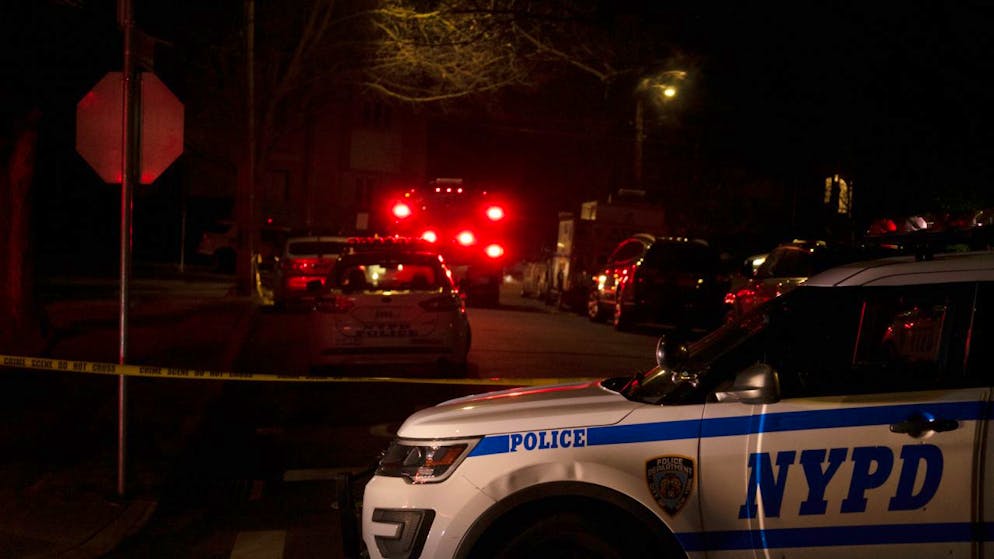 A New York nelle ultime quattro settimane, secondo la polizia, 170 persone sono state colpite per strada in sparatorie, mai così tante in un mese dal 1997. Da inizio anno al 9 maggio si parla di 505 tra morti e feriti, mai così tanti nell'ultimo decennio.