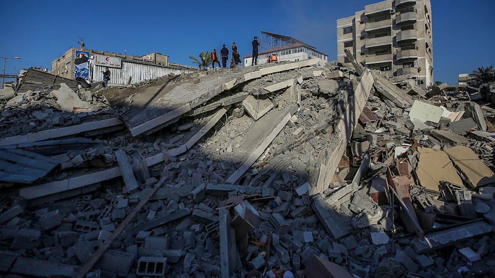Al quinto giorno di guerra con Gaza, Israele - nei più intensi bombardamenti finora condotti - ha puntato alla rete sotterranea dei miliziani di Hamas costruita dopo lo scontro del 2014. A Gaza, secondo il ministero della Sanità di Hamas, i morti sono saliti a 119, compresi 31 bambini.