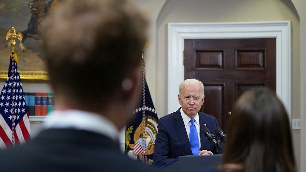 Per la prima volta Joe Biden si è espresso davanti ai giornalisti e allo staff della Casa Bianca senza mascherina