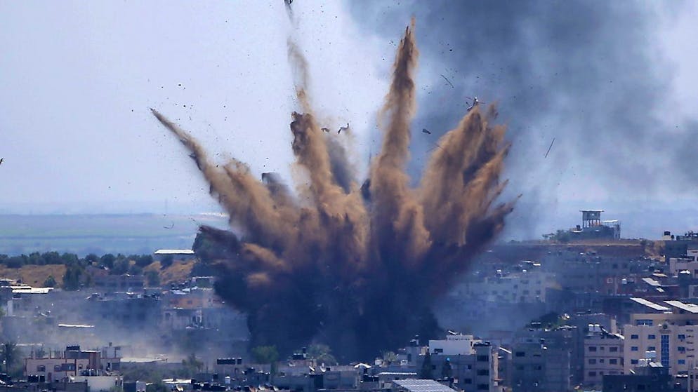 Ancora una nottata di combattimenti fra Israele e Hamas, mentre aumentano gli sforzi diplomatici per riportare la calma. Dall'inizio del conflitto sono circa 10.000 le persone sfollate nella Striscia di Gaza, e la maggior parte sono bambini, denuncia l'Unicef.