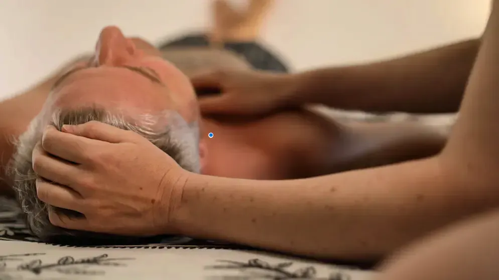 Eine Surrogat-Partnerin erzählt. «Es ist eine therapeutisch angeordnete Liebesschule»