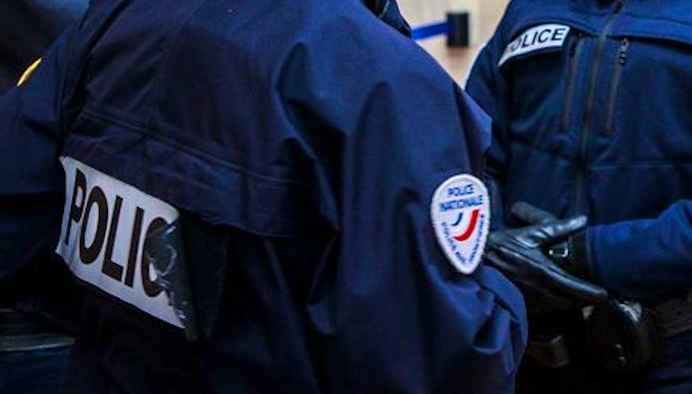 Un homme s'est attaqué mardi à des policiers devant la préfecture de police de Paris (photo d'illustration)
