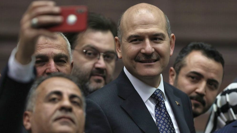 Vor allem der türkische Innenminister Süleyman Soylu (Zweiter von rechts) wird von Peker angegangen. 