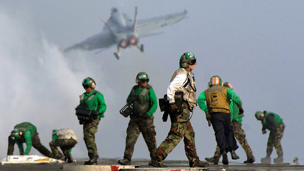 «Da draussen ist was»: Start einer F/A-18 von einem Flugzeugträger.