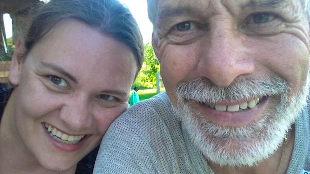 Zora Debrunner und ihr vor wenigen Monaten verstorbene Vater.