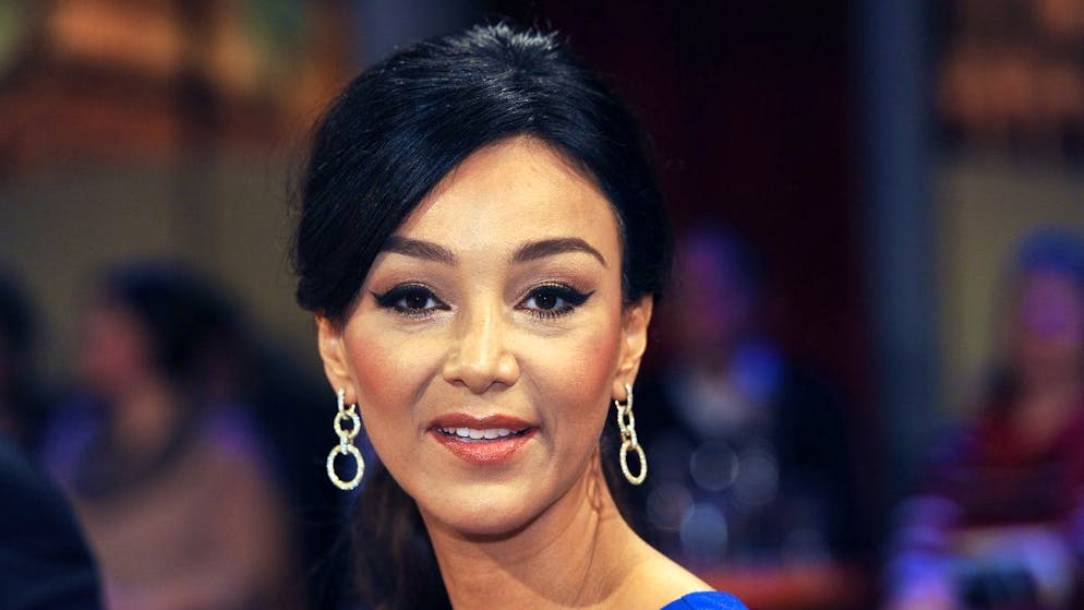 Hollywoods Blitz-Ehen. ... war mit TV-Moderatorin Verona Pooth, damals noch Feldbusch, ebenfalls kurz liiert. Sie heirateten 1996 in Las Vegas. Einen Monat hielt ihre Ehe. 