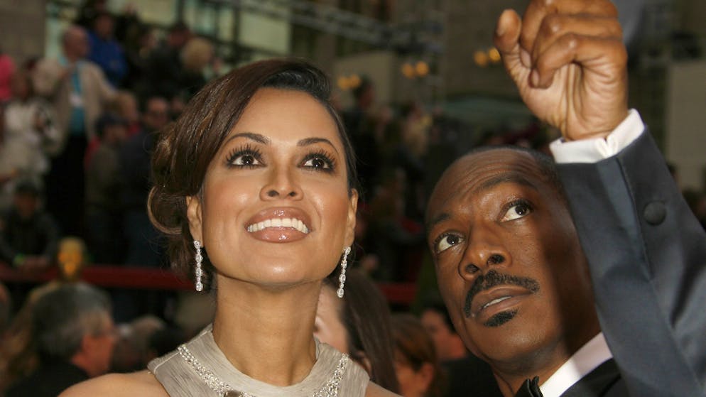 Hollywoods Blitz-Ehen. Eddie Murphy und Filmproduzentin Tracey Edmonton hielt es 2008 nicht lange zusammen aus. Genauer gesagt zwei Ehe-Wochen reichten ihnen aus. Schon an der Hochzeit auf Bora Bora hatten sich angeschnauzt. Murphy war vorher (1993–2006) mit seiner Frau Nicole Mitchell Murphy zusammen. Sie haben fünf Kinder. Murphy ist inzwischen zehnfacher Papa, von fünf verschiedenen Mamis.