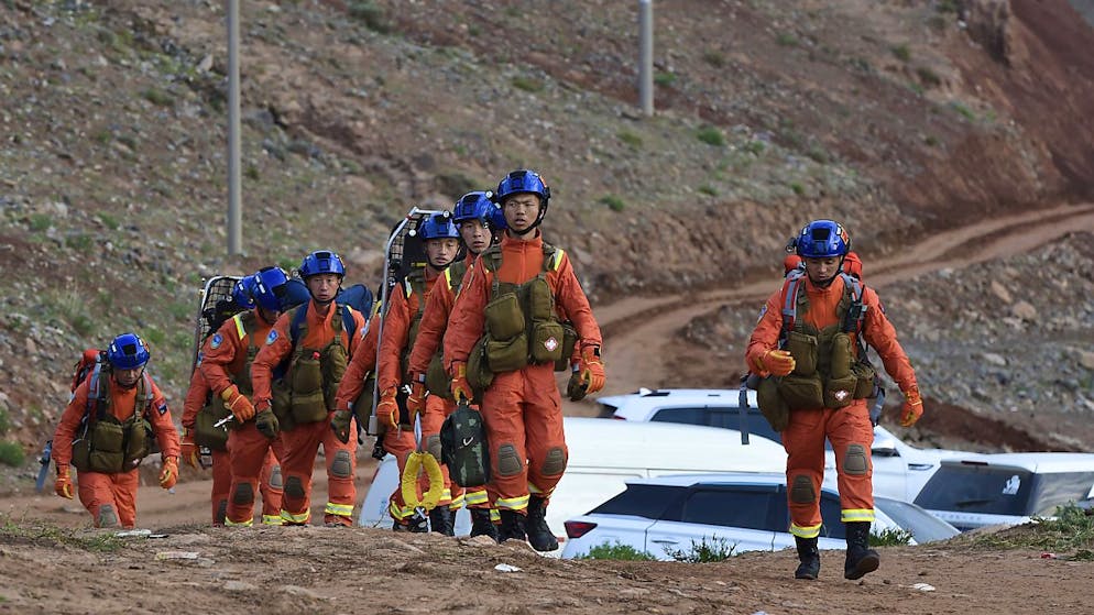I soccorritori si recano sul luogo dell'incidente