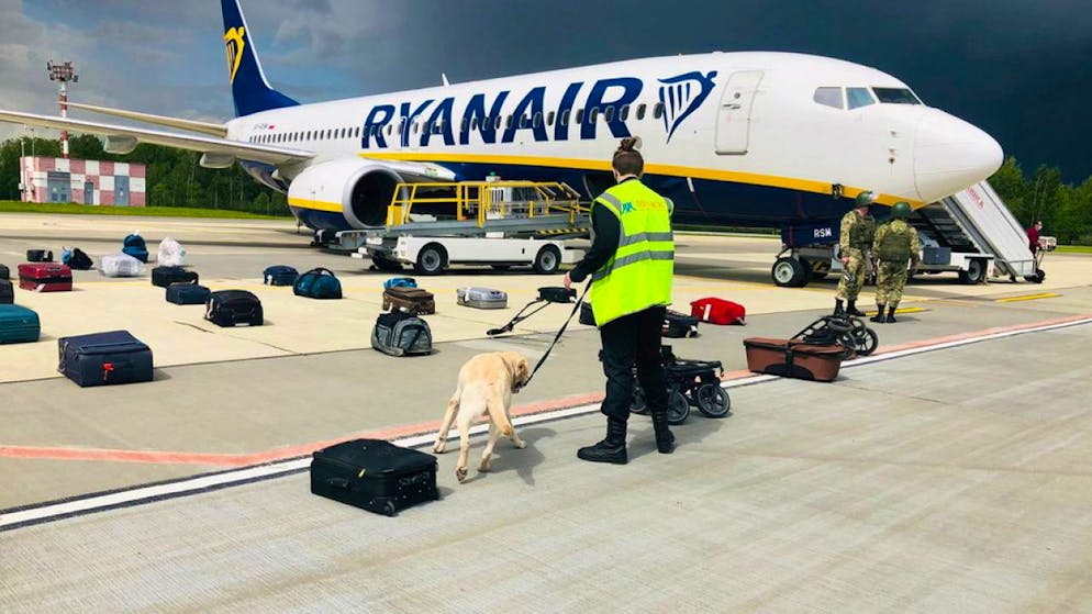 Ai piloti del velivolo deviare a Minsk è stato chiesto di deviare a Minsk per un atterraggio di emergenza per "motivi di sicurezza".