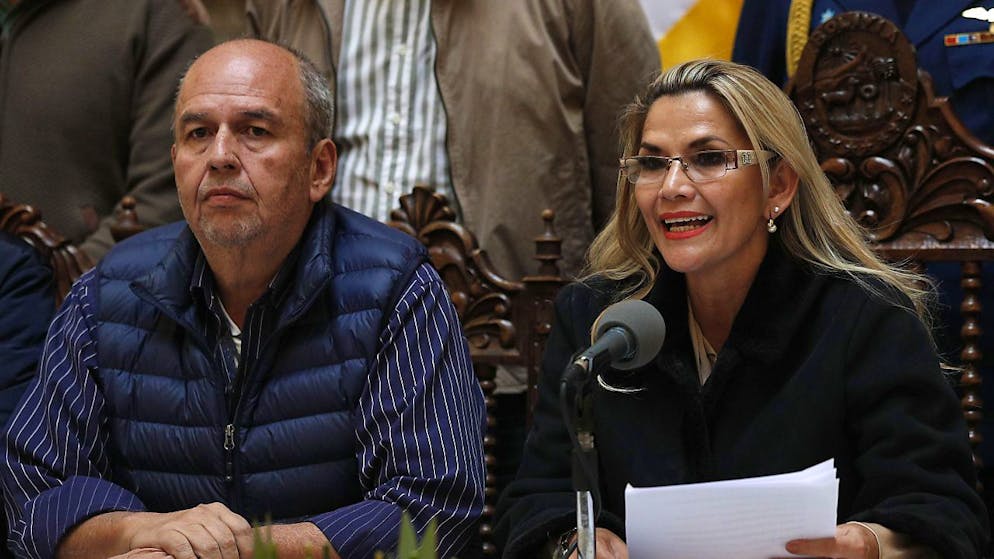 L'ex ministro boliviano dell'Interno, Arturo Murillo, che fu uomo chiave del governo della presidente ad interim Jeanine Añez, è stato arrestato negli Stati Uniti e accusato di avere ricevuto tangenti e di riciclaggio. Lo scrive l'agenzia di stampa statale ABI.