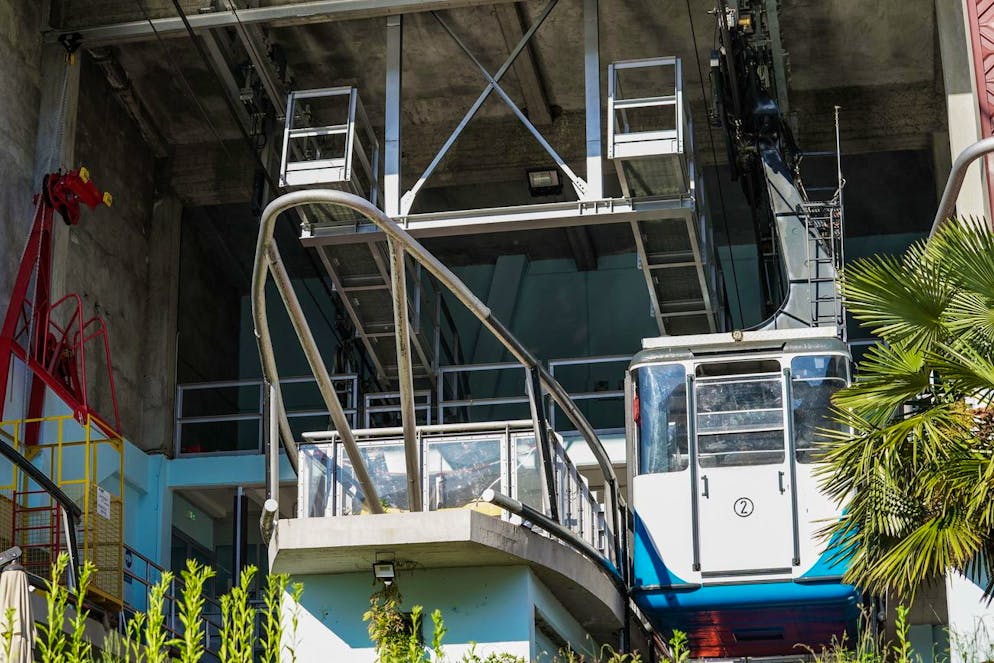epa09231584 The cabin with brakes and cables at the departure station of the Mottarone cable car following the accident, in Stresa, Italy, 27 May 2021. At least 14 people were killed after a Stresa-AlpinoâÄ“Mottarone cable car crashed to the ground after a cable snapped on 23 May 2021. EPA/TINO ROMANO