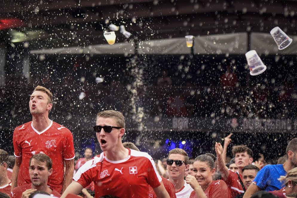 Gemeinsames Fussballschauen ja, im grossen Gedränge nein. Das Public-Viewing wird an der EM dieses Jahr anders ausfallen als hier im Jahr 2018 in der Winti-Arena.