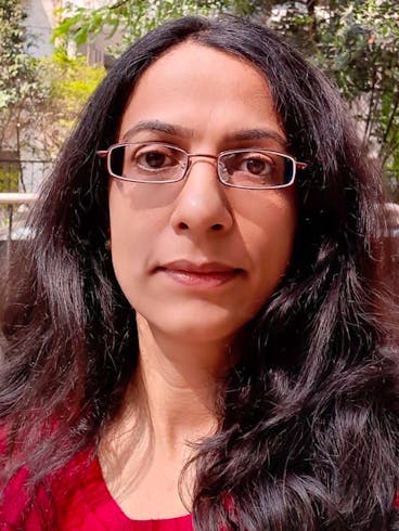 Sneha Giridhari lavora come Senior Programme Officer per l'ufficio di coordinamento dell'organizzazione umanitaria Swissaid a Pune. 