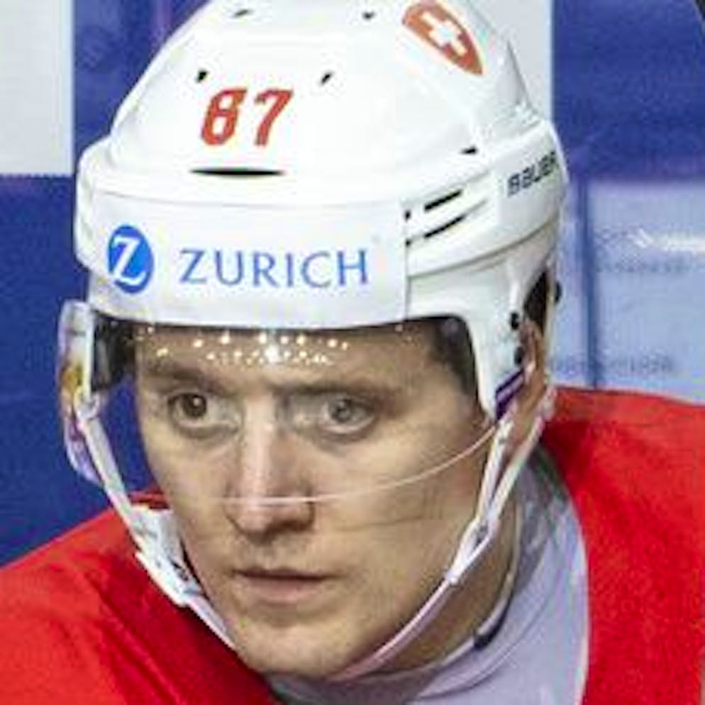Switzerland's forward Killian Mottet #87 next top Physiotherapist of Switzerland national ice hockey team Fabio Rampa, right, looks their teammates from the bench, during the IIHF 2021 World Championship preliminary round game between Switzerland and Slovakia, at the Olympic Sports Center, in Riga, Latvia, Thursday, May 27, 2021. The game is played behind closed doors due to the coronavirus COVID-19 pandemic. (KEYSTONE/Salvatore Di Nolfi)