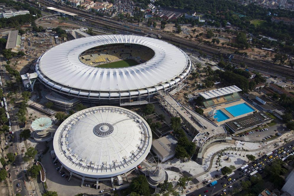 Aerial view shows the Maracanazinho stadium, bottom left, the Julio Delamare aquatic park, right, and the Maracana Stadium, top, with it's new roof top as it undergoes renovations in preparation for the 2013 Confederations Cup and 2014 World Cup in Rio de Janeiro, Brazil, Thursday, April 11, 2013. (KEYSTONE/AP Photo/Felipe Dana)