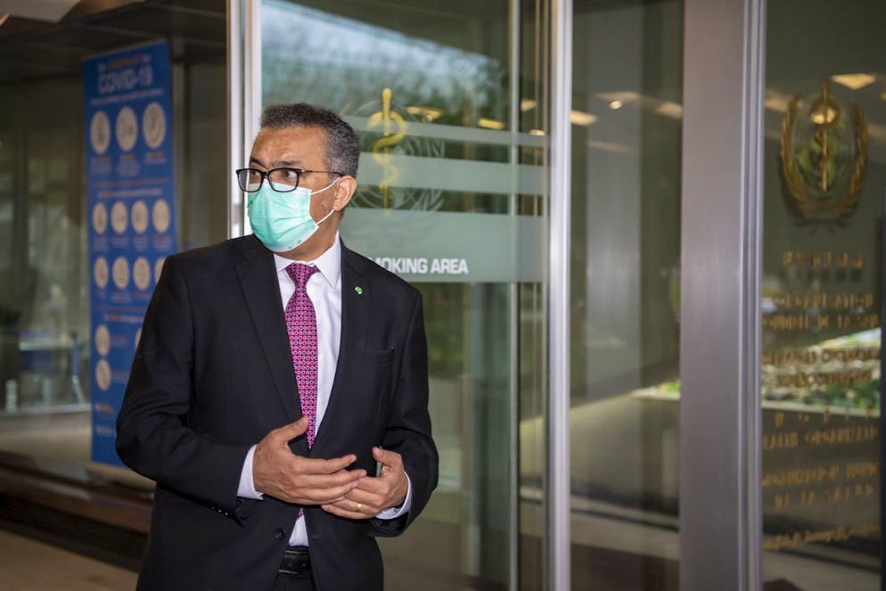 Tedros Adhanom Ghebreyesus, directeur general de l'OMS attend l'arrivee du conseiller federal de la sante, lors de sa visite du siege de l'Organisation mondiale de la sante (OMS WHO), ce vendredi 22 janvier 2021 a Geneve. (KEYSTONE/Martial Trezzini)