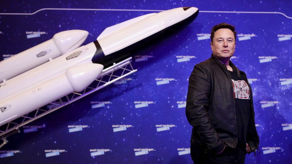SpaceX owner and Tesla CEO Elon Musk arrives on the red carpet for the Axel Springer media award, in Berlin, Germany, Tuesday, Dec. 1, 2020. (Hannibal Hanschke/Pool via AP)