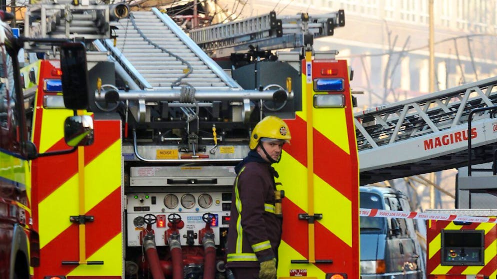 Un centinaio di vigili del fuoco e venti mezzi sono impegnati a Londra per spegnere un incendio. Immagine d'archivio.