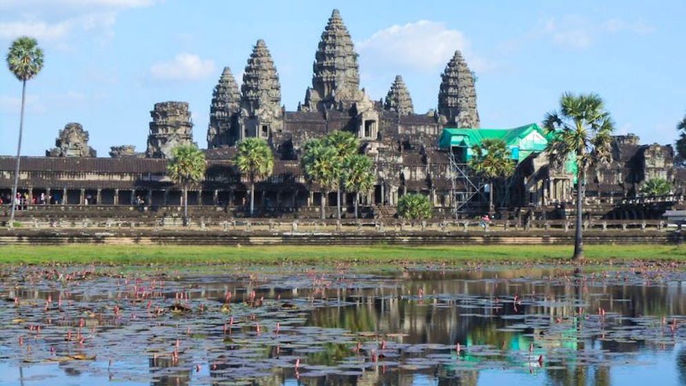 Blick auf die berühmte Tempelanlage Angkor Wat bei Siem Reap.