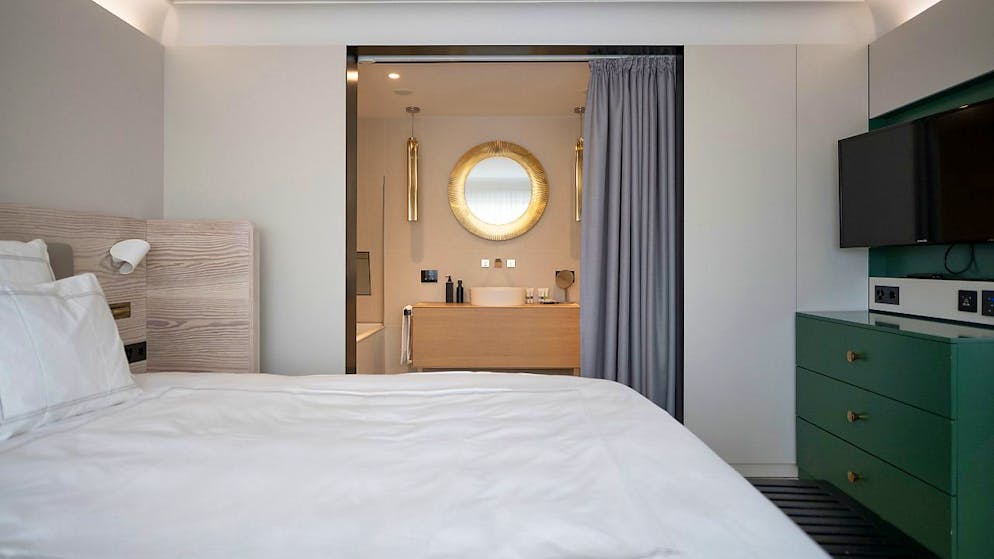 Schweizer Hotellerie im März mit ersten Basiseffekten - Weiter tiefes Niveau. (Archiv)