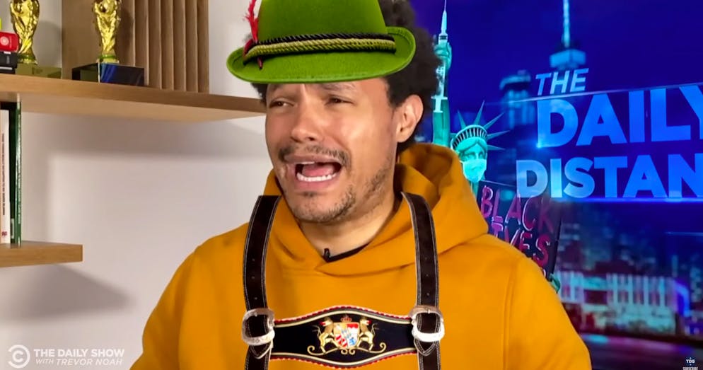 Voilà, der «kleine Klaus» alias Trevor Noah: Deutschland hat den USA in einer Sache etwas voraus, glaubt der Moderator.