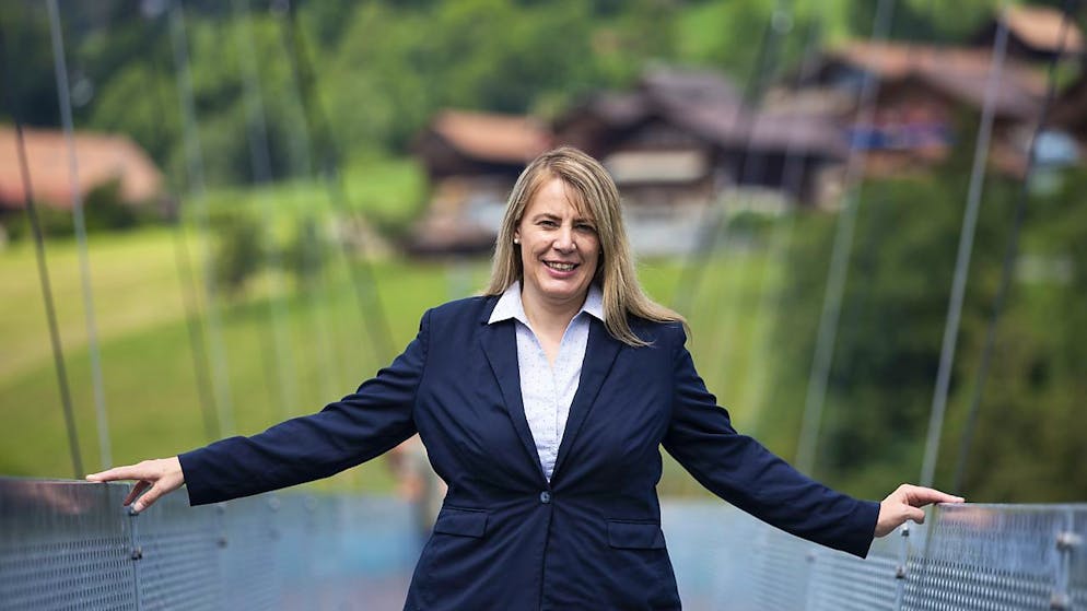 Madeleine Amstutz auf der Hängebrücke in Sigriswil. (Archivbild)