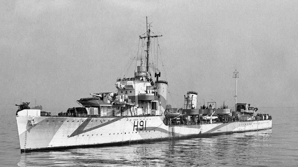Il cavviatorpediniere HMS Bulldog nell'aprile 1944: gli attacchi dei sottomarini erano considerati atti di codardia dalla marina di superficie.