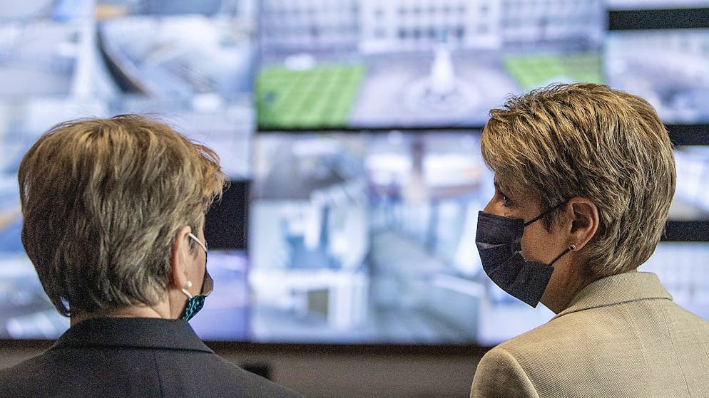 Die Bundesrätinnen Karin Keller-Sutter und Viola Amherd stehen vor grossen Herausforderungen.