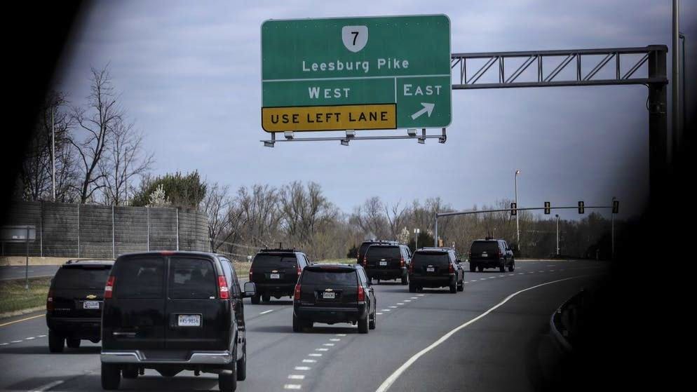 Anche il veicolo al centro di una foto di Washington del 2018 è sempre lì. È la Hazardous Materials Mitigation Unit, un camion da usare in caso di attacco con armi NBC. La limousine presidenziale, a proposito, è sigillata ermeticamente.