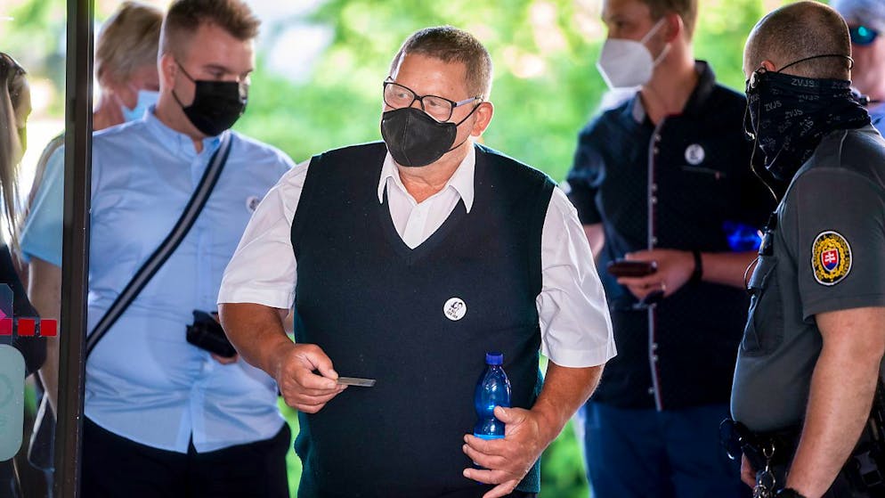Jozef Kuciak, Vater des ermordeten Journalisten Jan Kuciak, kommt zu einer öffentlichen Sitzung vor dem Obersten Gericht der Slowakei. Mehr als drei Jahre nach dem Mord will das Oberste Gericht der Slowakei über das Urteil der ersten Instanz entscheiden. Foto: Jaroslav Nov·k/TASR/dpa Foto: Jaroslav Nov·k/TASR/dpa