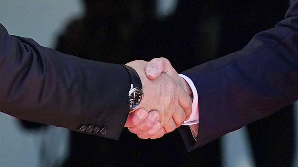 Ein Bild, das um die Welt geht: Joe Biden (rechts) und Wladimir Putin reichen sich in Genf die Hände.
