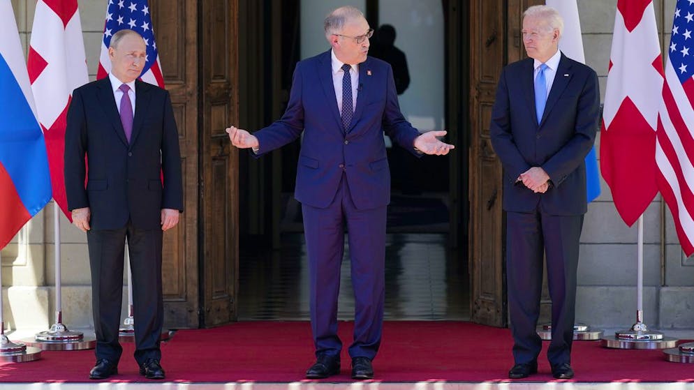 Swiss President Guy Parmelin, center, greets President Joe Biden, right, and Russian President Vladimir Putin, at the 'Villa la Grange', Wednesday, June 16, 2021, in Geneva, Switzerland. (AP Photo/Patrick Semansky)