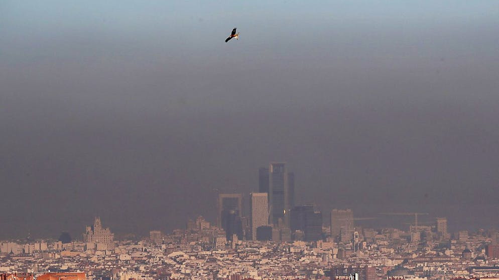 Aria pesante nel cielo di Madrid
