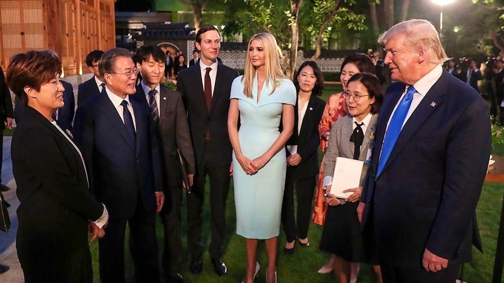Una cosa di famiglia: Seul il 29 giugno 2019: Donald Trump (a destra) con la figlia Ivanka e il genero Jared Kushner (al centro) in visita di stato in Corea del Sud.