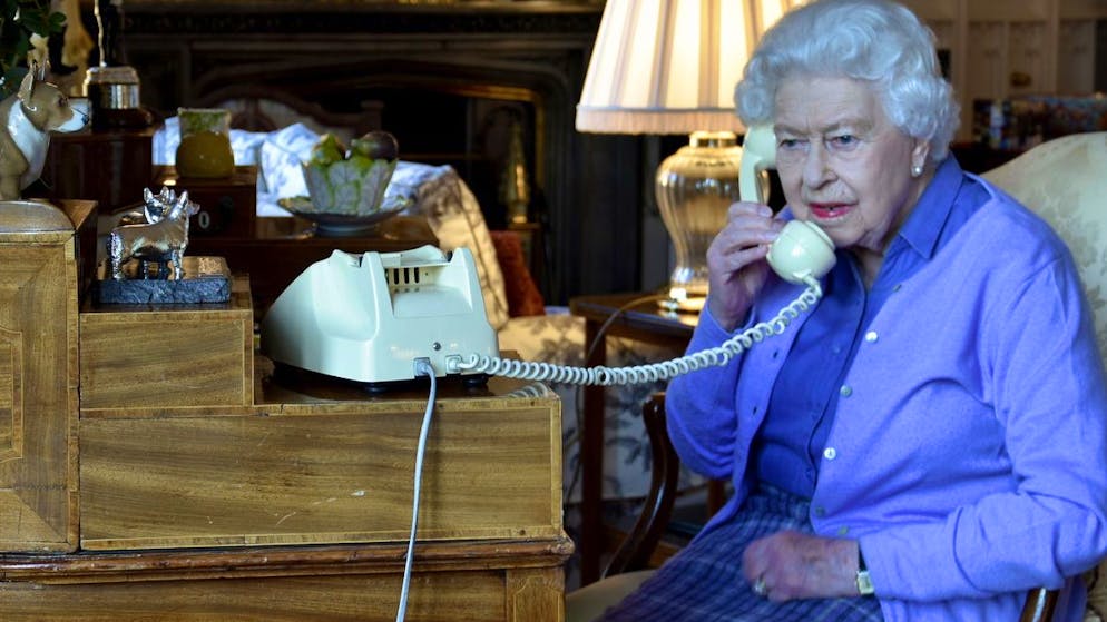 epa08323342 A handout photograph made available by Buckingham Palace shows Britain's Queen Elizabeth II speaking to British Prime Minister Boris Johnson during their weekly audience from Windsor Castle, Windsor, Britain 25 March 2020. EPA/BUCKINGHAM PALACE/HANDOUT This image is for Editorial use purposes only. The Image can not be used for advertising or commercial use. The Image can not be altered in any form. Credit should read Buckingham Palace/Crown Copyright. HANDOUT EDITORIAL USE ONLY/NO SALES