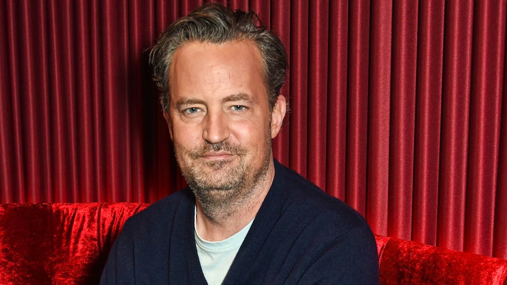 LONDON, ENGLAND - FEBRUARY 08: Matthew Perry poses at a photocall for