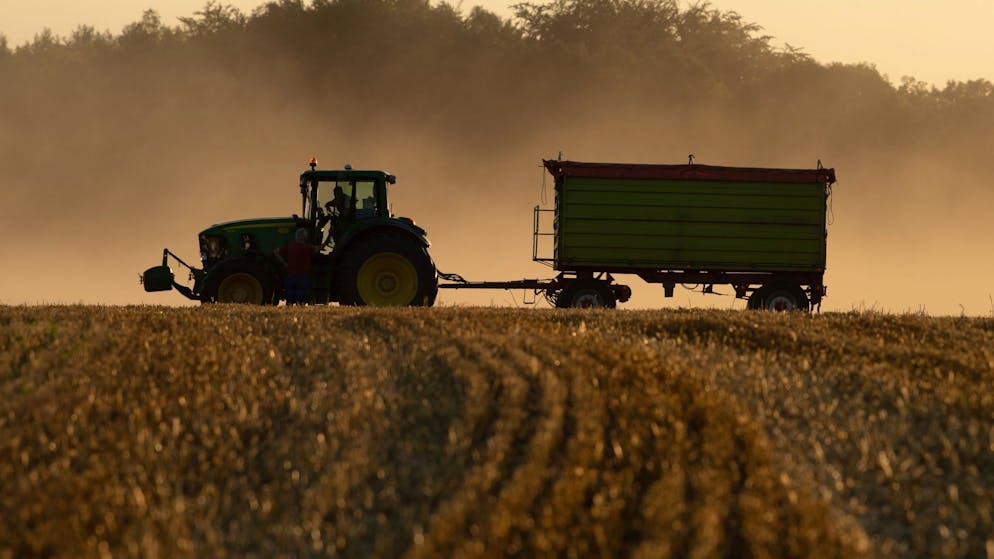 Per Fernsteuerung blockiert. Russen stehlen Traktoren, können sie aber nicht benutzen