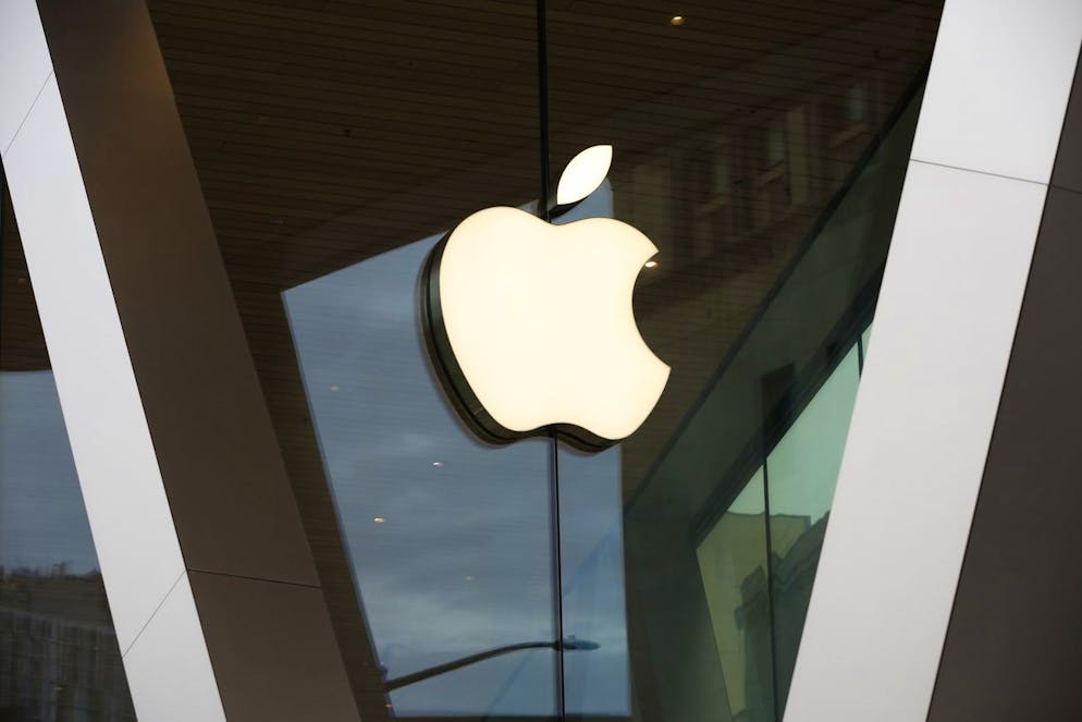 Rien ne semble pouvoir arrêter la progression du cours d'Apple, qui a pourtant déçu les analystes lors de son dernier trimestre, achevé fin septembre et publié fin octobre.