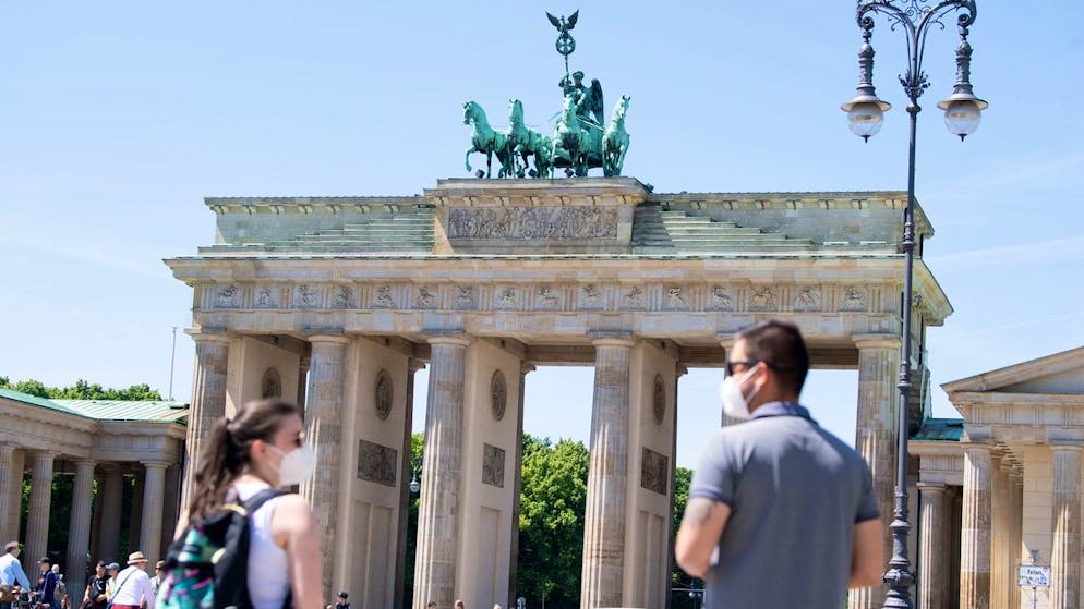 Mit der Lockerung der Corona-Massnahmen kommen die Touristen zurück nach Berlin – in der deutschen Hauptstadt dürfen sie sogar tanzen.