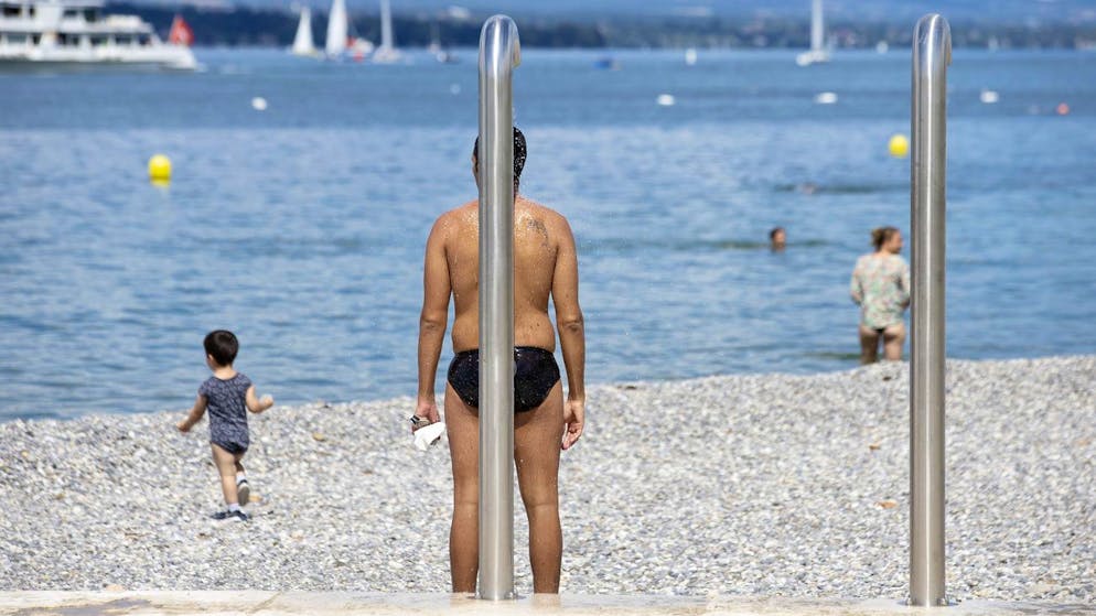 Ferien in der Schweiz sind dieses Jahr angesagter denn je. Hier lassen es sich Einheimische am Genfersee gut gehen.