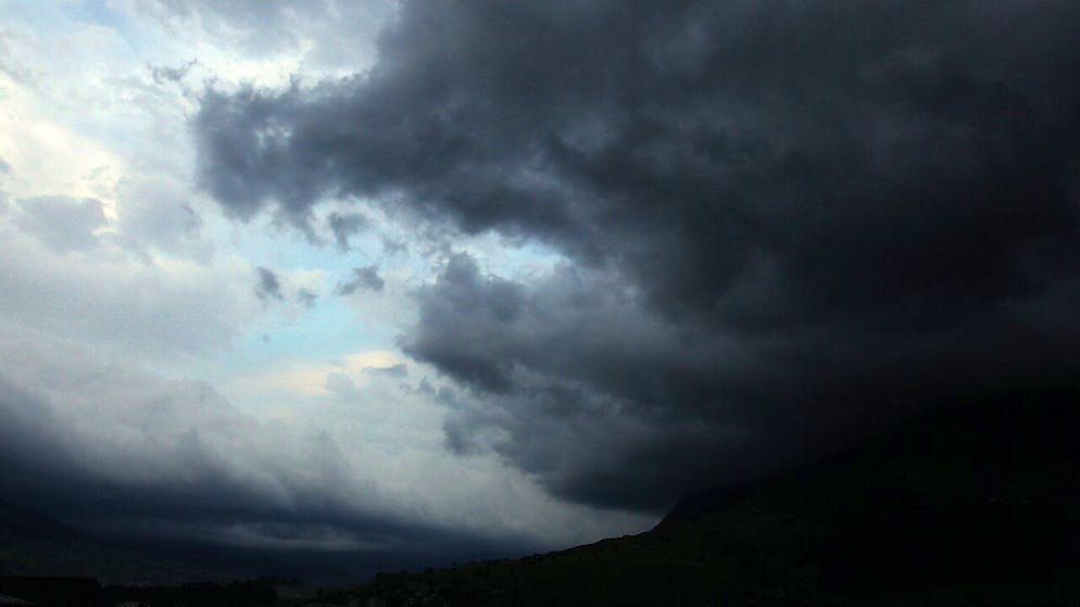 Am Montagabend liessen heftige Gewitter im Berner Oberland viele Keller volllaufen. (Themenbild)