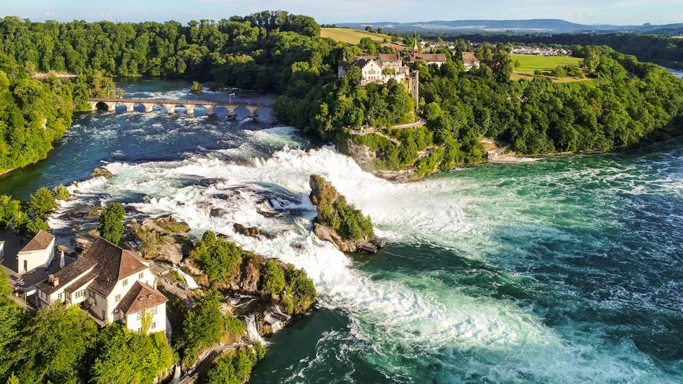 Entlang des grössten Wasserfalls Europas lässt sich prima wandern.