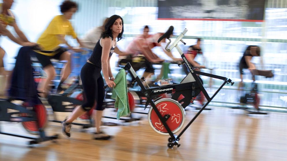 Keine Maske, kein Abstand, alles erlaubt: In Fitnessstudios gibt es ab Samstag keine Einschränkungen mehr.