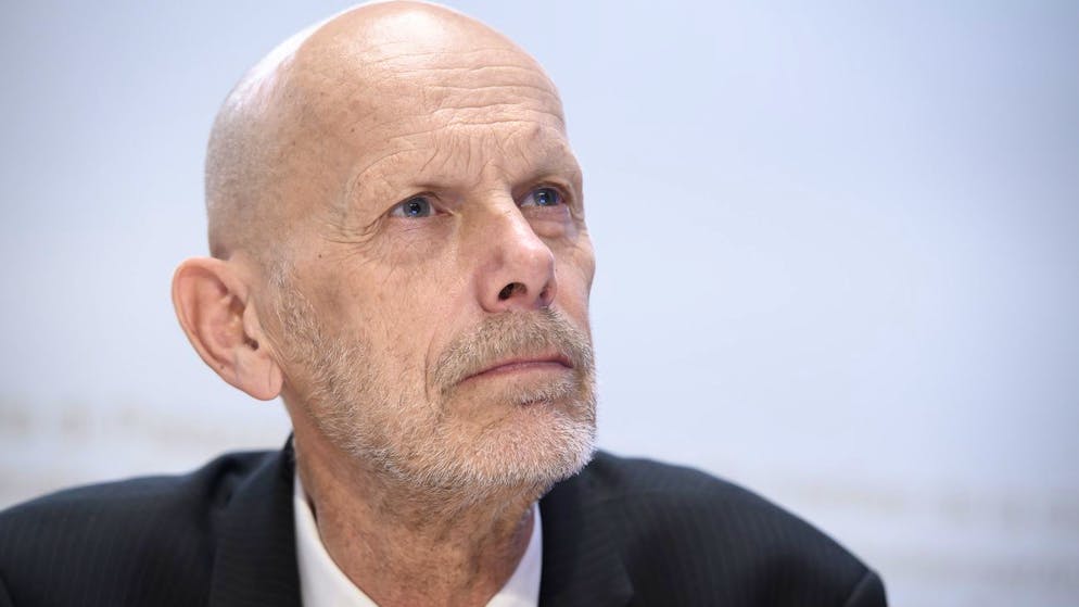 Daniel Koch, Delegierter des BAG fuer COVID-19 waehrend einer Medienkonferenz zur Situation des Coronavirus (COVID-19), am Freitag, 15. Mai 2020 in Bern. (KEYSTONE/Anthony Anex)